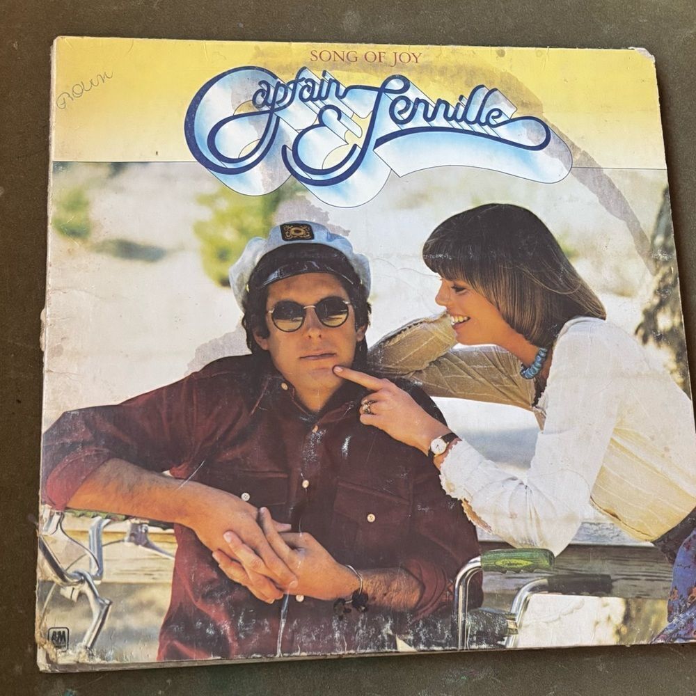 Vinyl Record Captain & Tennille Song of Joy EPC See photos